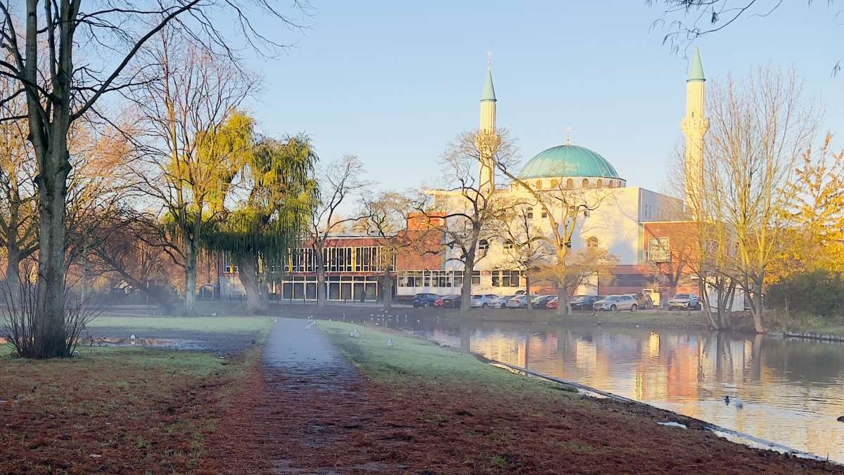 AA 20221207 29669223 29669221 HOLLANDADA KURAN KURSLARININ DENETLENMESINE YONELIK YASA TASARISINA TEPKI