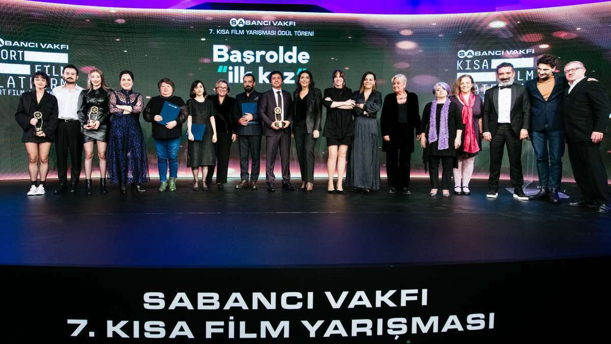 AA 20230119 30027872 30027869 7 SABANCI VAKFI KISA FILM YARISMASI ODULLERI SAHIPLERINI BULDU