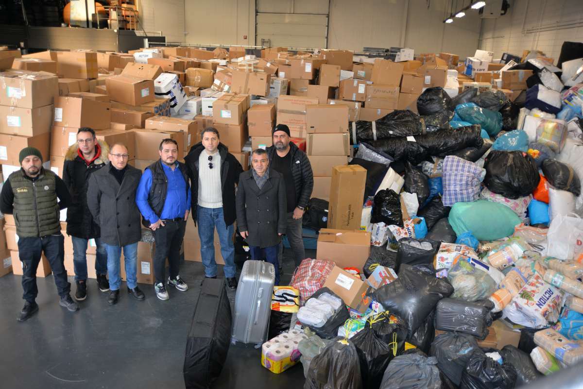 TC. Deventer Baskonsolosu Your Cargo nezdinde toplanan yardimlari yerine ulasmasi icin denetliyor 3