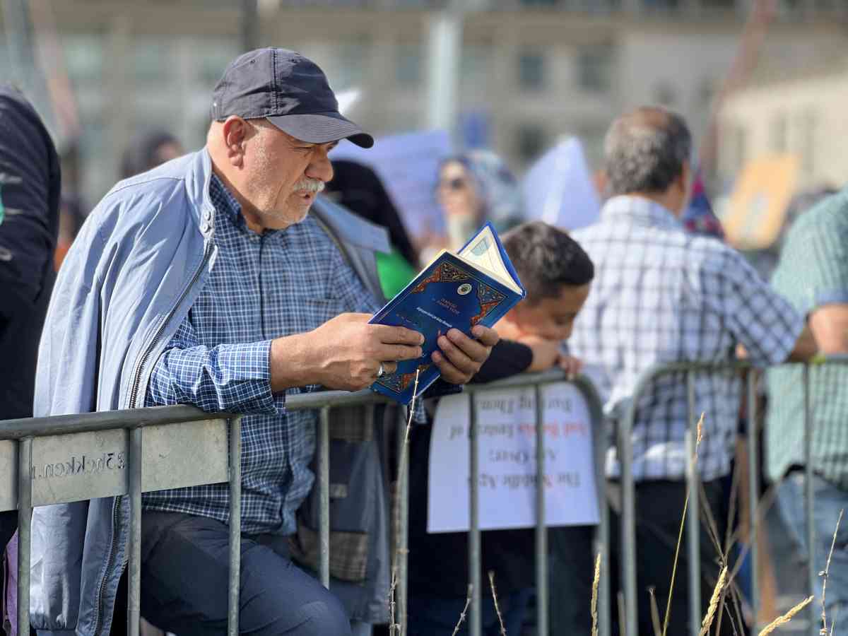 AA 20230826 32003878 32003876 HOLLANDADA MUSLUMANLAR KURANI KERIME YONELIK SALDIRILARI PROTESTO ETTI