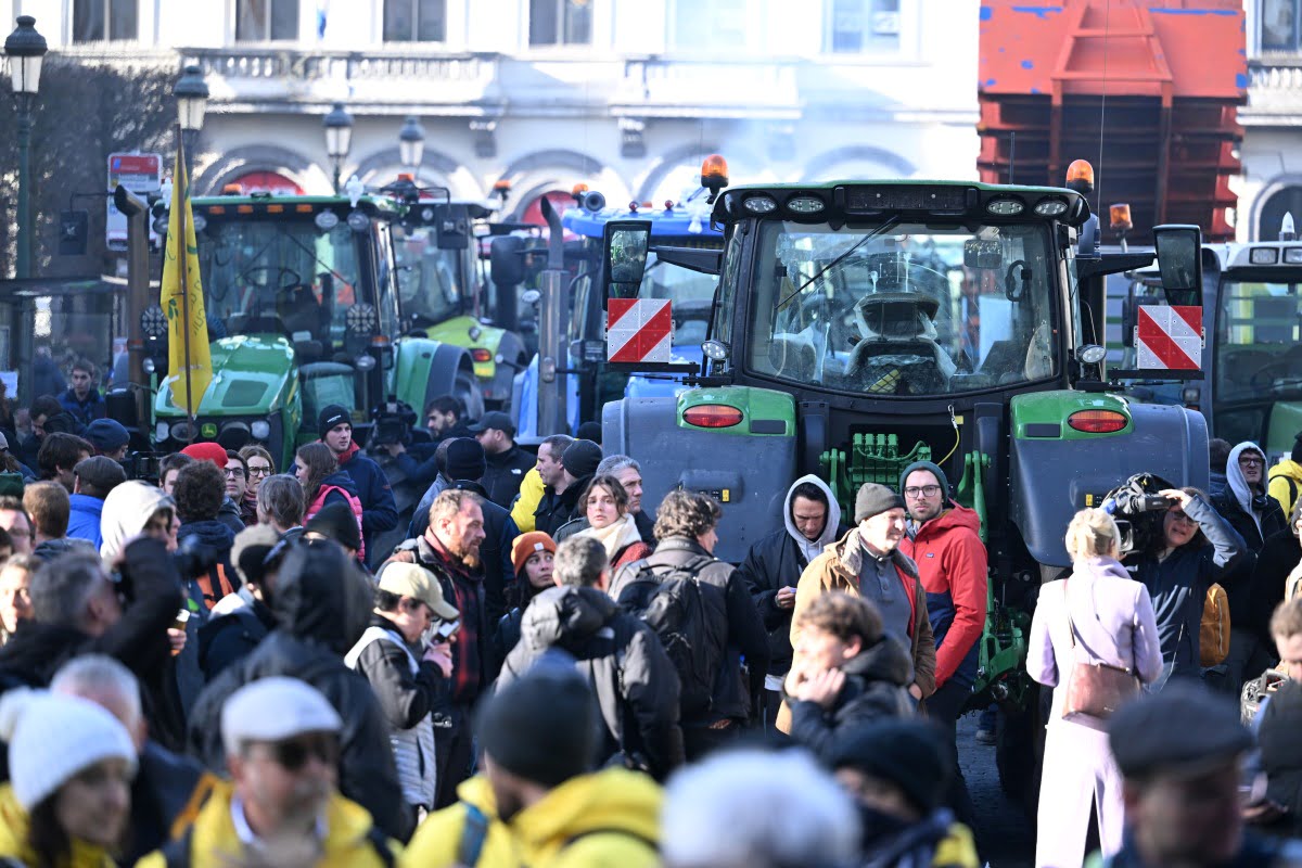 AA 20240201 33586946 33586942 AVRUPALI CIFTCILER BRUKSELDE PROTESTOLARINI SURDURUYOR