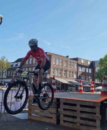 ESKİŞEHİRLİ MİLLİ BİSİKLETÇİ HOLLANDA'DA DÜZENLENEN DAĞ BİSİKLETİ YARIŞINDA YARI FİNALE KADAR İLERLEDİ