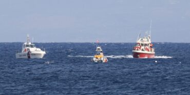 İtalya'da fırtına nedeniyle batan teknedeki 1 kişi öldü, 6 kişi kayboldu