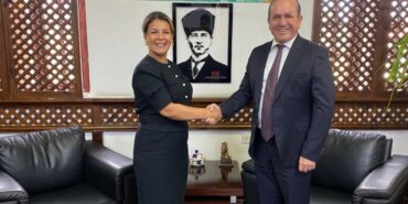 Esra Kıbrıs Turzm bakanı ıle