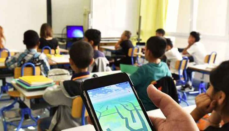 milli-egitim-bakanligindan-okullarda-cep-telefonu-karari-1693297025