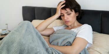 sick-woman-home-medium-shot_23-2149149745