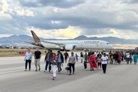 Hindistan'dan Almanya'ya giden yolcu uçağı bomba ihbarı nedeniyle Erzurum'a zorunlu iniş yaptı