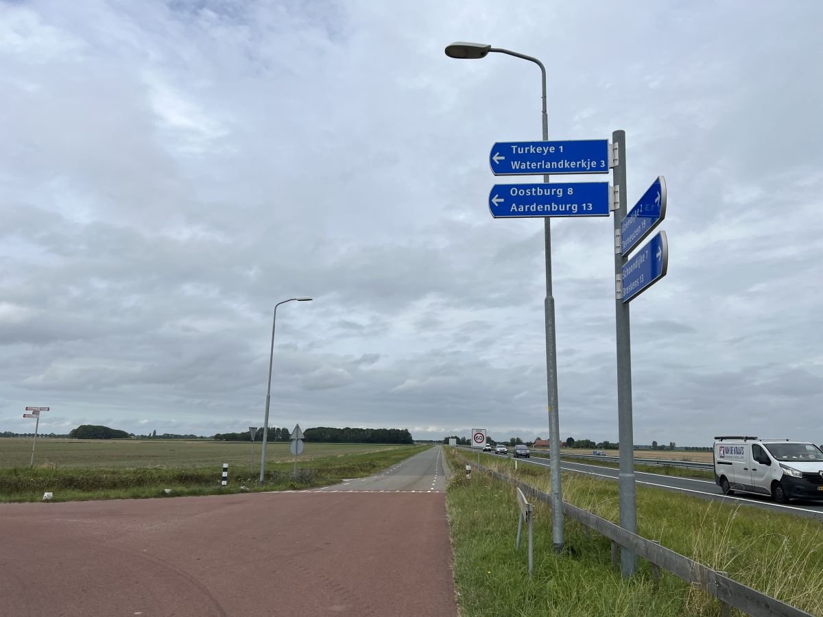 AA 20240913 35631112 35631092 HOLLANDADA HICBIR TURKUN YASAMADIGI TURKEYE KOYU OSMANLI VE TURKIYEDEN IZLER TASIYOR