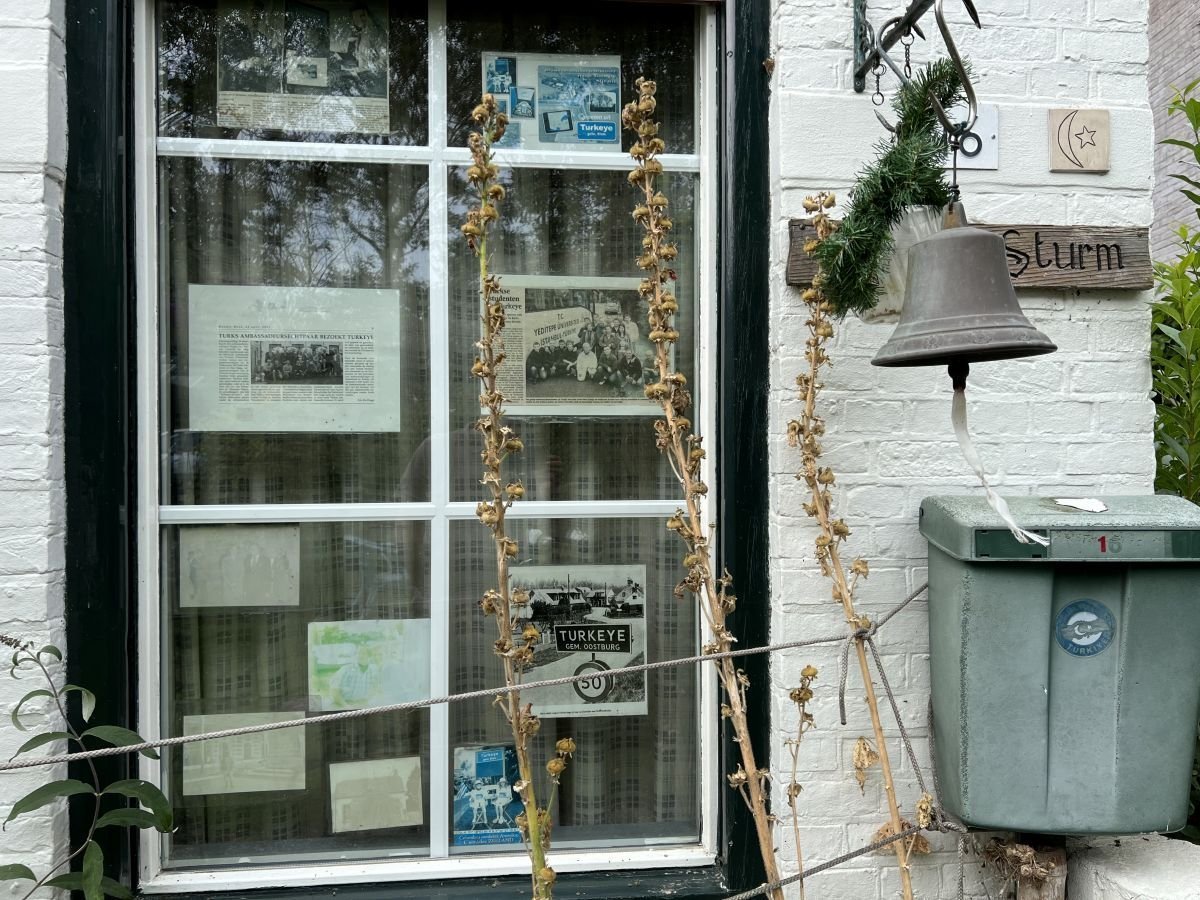 AA 20240913 35631112 35631095 HOLLANDADA HICBIR TURKUN YASAMADIGI TURKEYE KOYU OSMANLI VE TURKIYEDEN IZLER TASIYOR