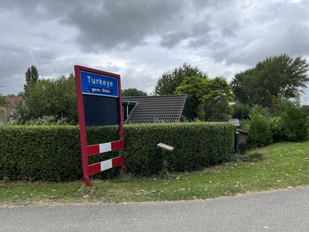 AA 20240913 35631112 35631103 HOLLANDADA HICBIR TURKUN YASAMADIGI TURKEYE KOYU OSMANLI VE TURKIYEDEN IZLER TASIYOR