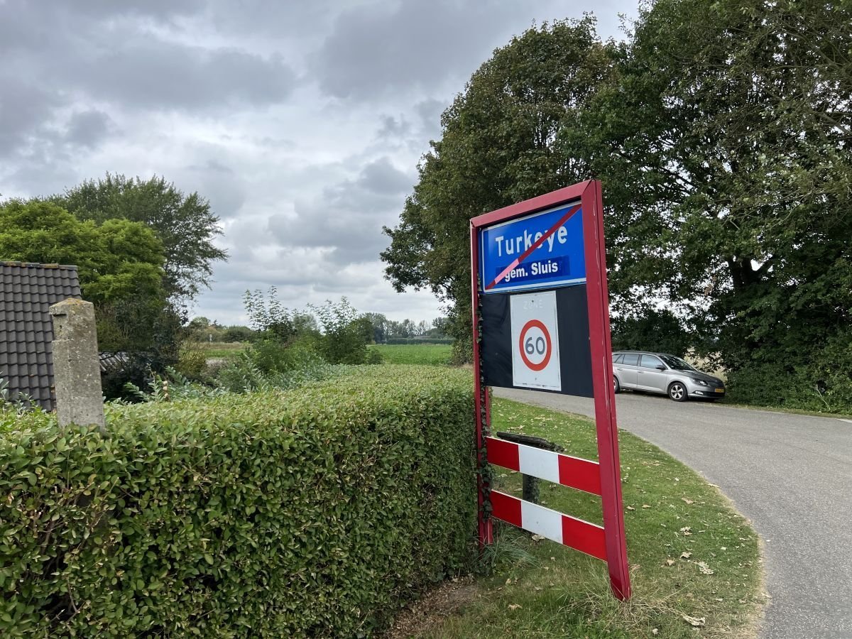 AA 20240913 35631112 35631105 HOLLANDADA HICBIR TURKUN YASAMADIGI TURKEYE KOYU OSMANLI VE TURKIYEDEN IZLER TASIYOR