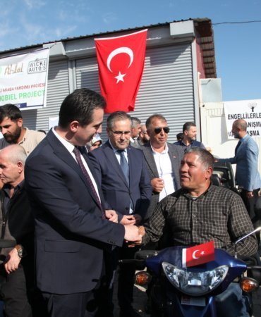 Bitlis'te 50 engelliye akülü araç teslim edildi