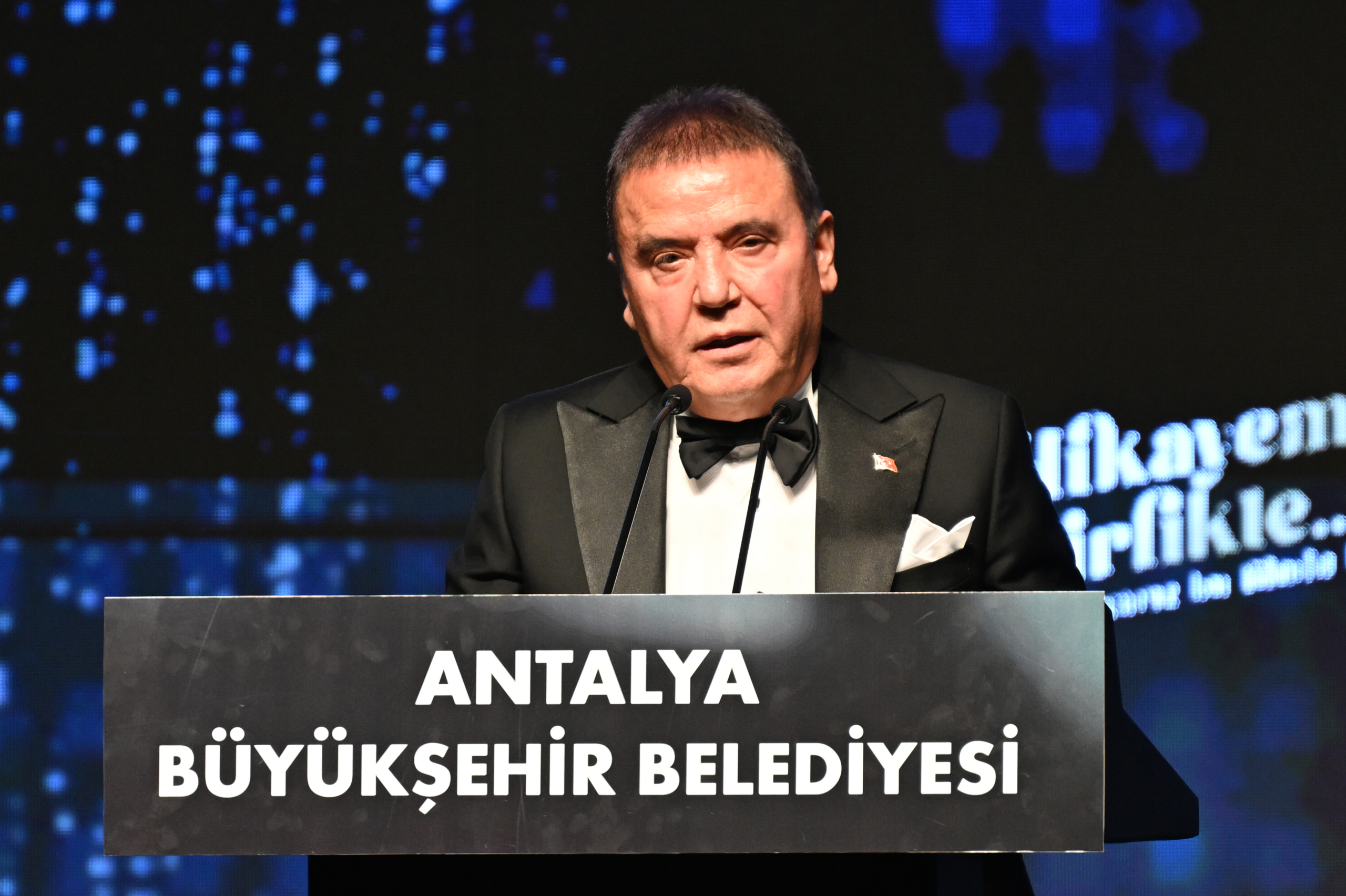 AA 20241012 35898024 35898008 61 ANTALYA ALTIN PORTAKAL FILM FESTIVALINDE ODULLER SAHIPLERINI BULDU scaled