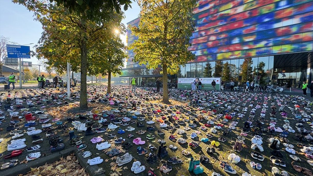 AA 20241104 36104362 36104361 HOLLANDADA ISRAIL SALDIRILARINDA OLEN FILISTINLI GAZETECILER VE COCUKLAR ICIN ANMA ETKINLIGI YAPILDI