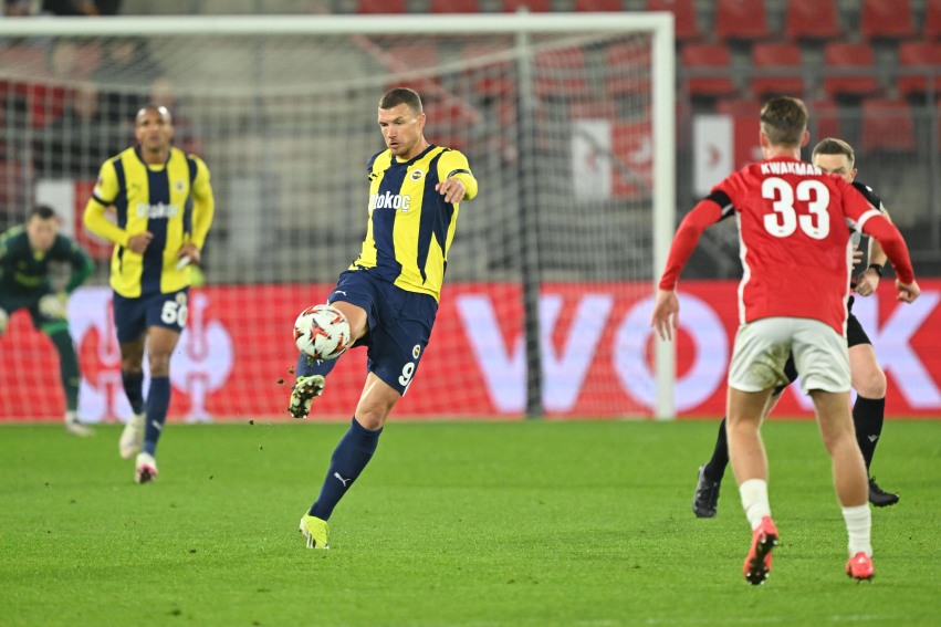 AA 20241107 36136190 36136187 AZ ALKMAAR FENERBAHCE