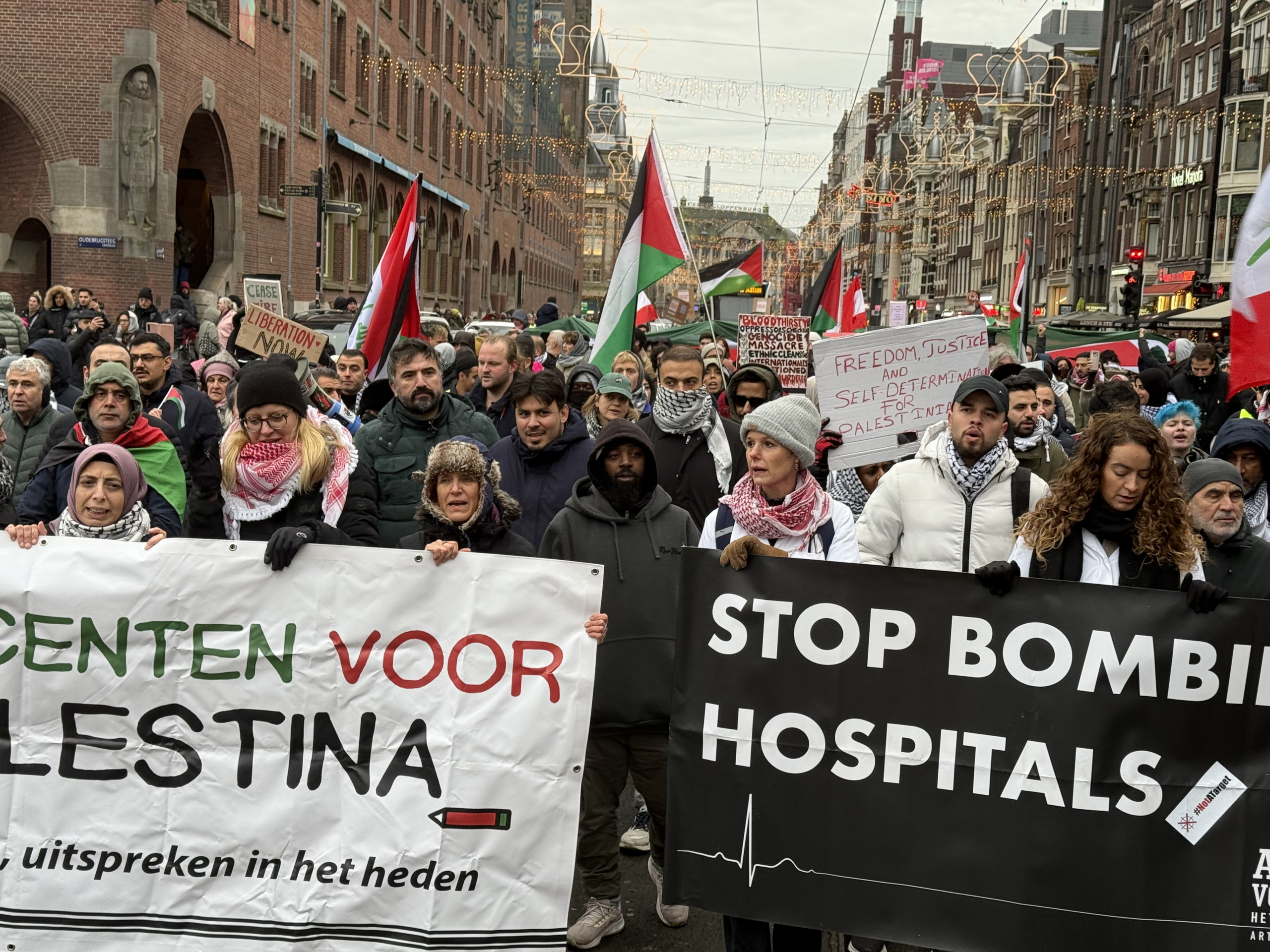 AA 20241123 36273975 36273969 ISRAILIN GAZZEDEKI SALDIRILARI AMSTERDAMDA PROTESTO EDILDI scaled