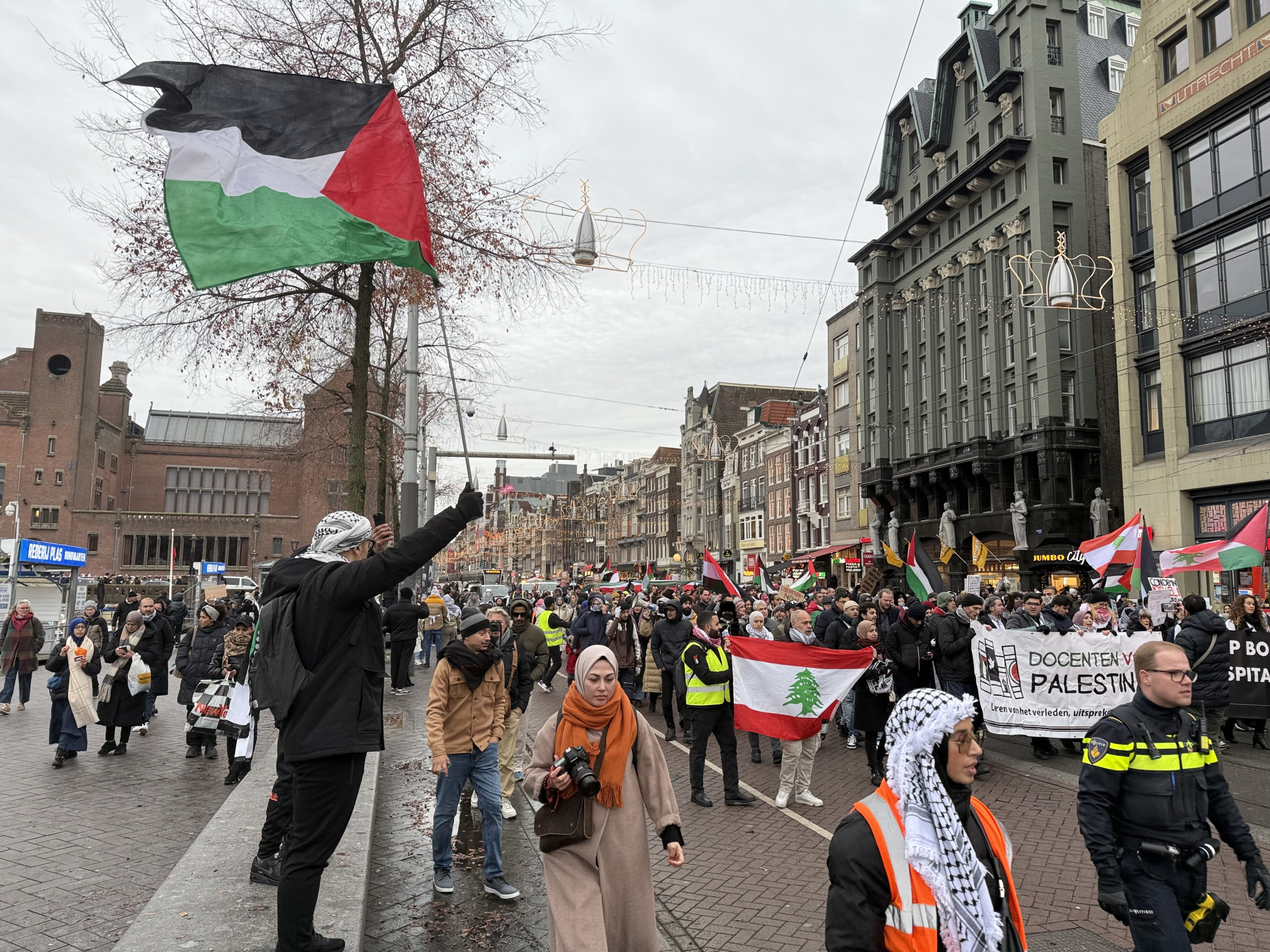 AA 20241123 36273975 36273973 ISRAILIN GAZZEDEKI SALDIRILARI AMSTERDAMDA PROTESTO EDILDI scaled