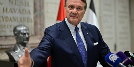 Beşiktaş Futbol AŞ başkanlığı ve üyeliğinden istifa ettiğini açıklayan Hasan Arat