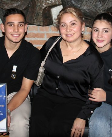 Emre ve annesi ve bacısı