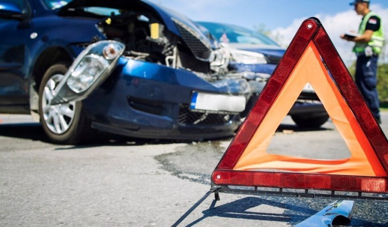 road-accident-with-smashed-cars_342744-677