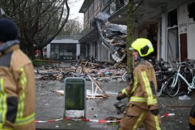 Hollanda'da apartmanda meydana gelen patlama sonucu bina kısmen çöktü