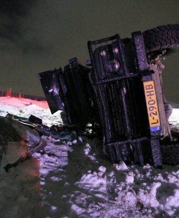 Kars'ta devrilen motokaravandaki 2 Hollandalı yaralandı