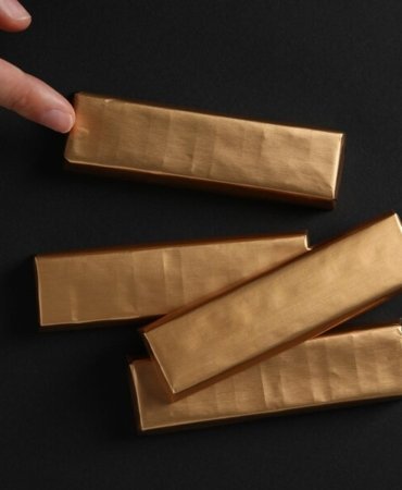 chocolate-bars-gold-foil-dark-background_185193-165884