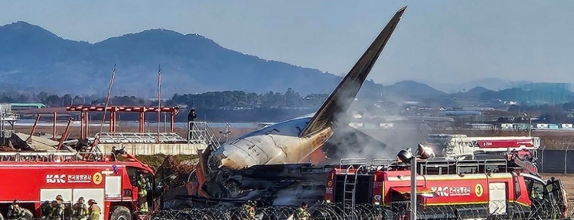 Güney Kore'de yolcu uçağının inişte kontrolden çıkması sonucu 28 kişi hayatını kaybetti