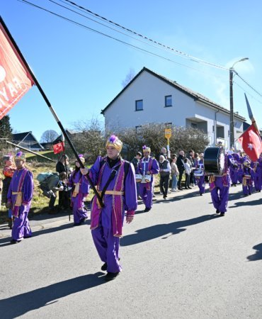 Belçika'nın "Türk köyü"ndeki karnaval renkli görüntülere sahne oldu