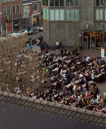 Hollanda'da "Cami Meydanı"nda sokak iftarı düzenlendi