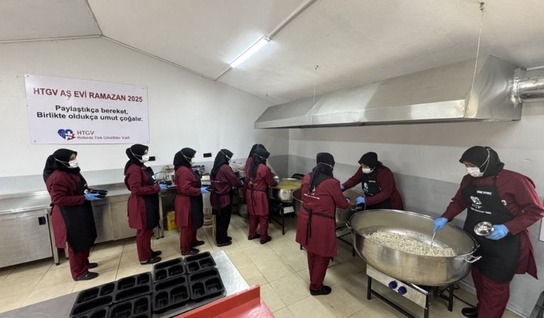 Avrupa'daki gurbetçilerden Hatay'daki depremzedelere iftar desteği