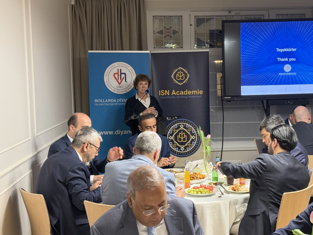 Hollanda'daki İİT üyesi ülkelerin Büyükelçileri, Türkiye'nin Lahey Büyükelçiliği'nin iftarında buluştu