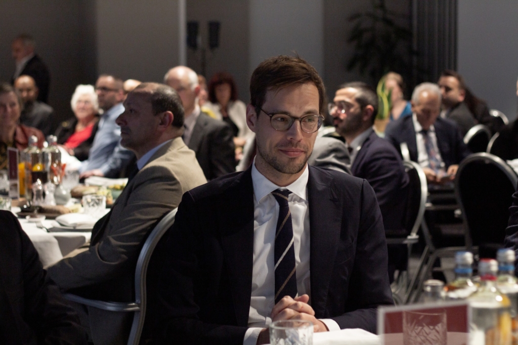 Hollanda’da Müslümanlar ve farklı dini toplulukların temsilcileri iftarda buluştu