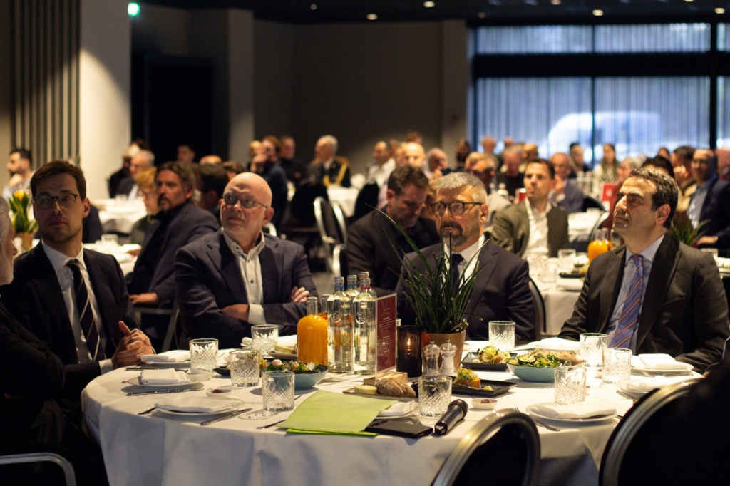 Hollanda’da Müslümanlar ve farklı dini toplulukların temsilcileri iftarda buluştu