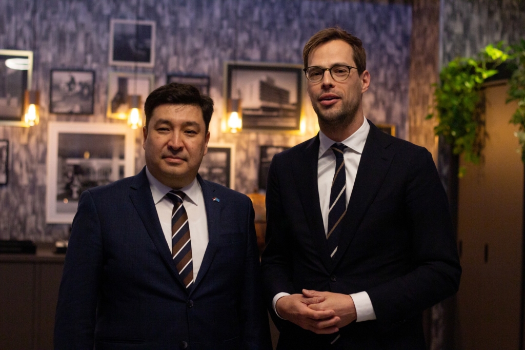 Hollanda’da Müslümanlar ve farklı dini toplulukların temsilcileri iftarda buluştu