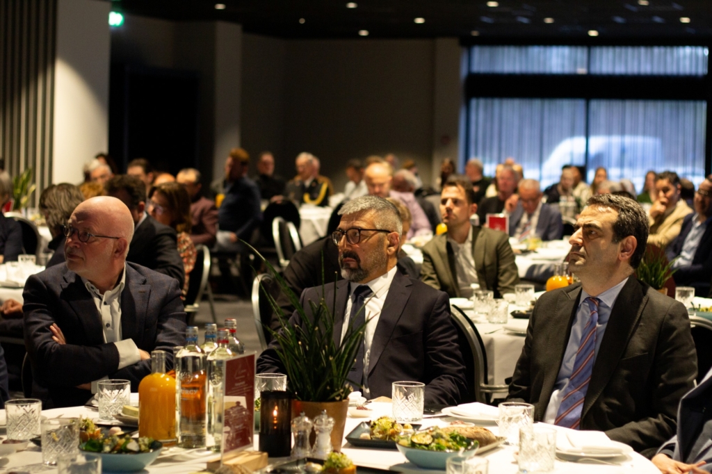 Hollanda’da Müslümanlar ve farklı dini toplulukların temsilcileri iftarda buluştu