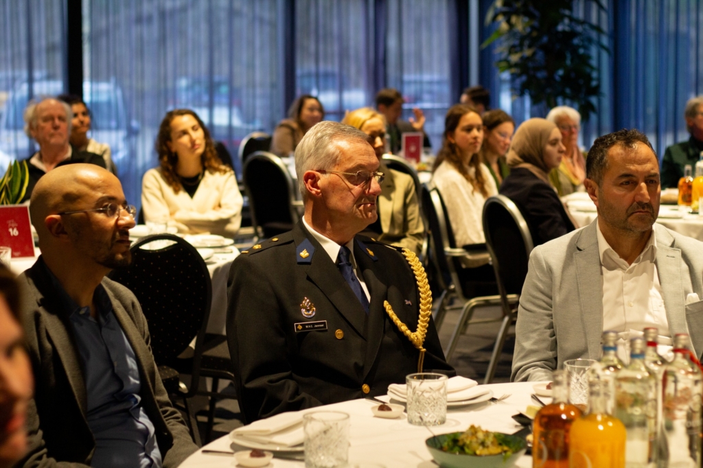 Hollanda’da Müslümanlar ve farklı dini toplulukların temsilcileri iftarda buluştu