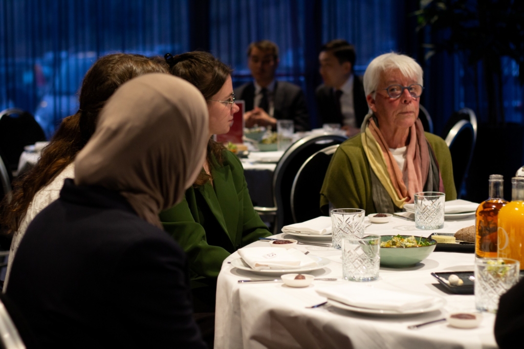 Hollanda’da Müslümanlar ve farklı dini toplulukların temsilcileri iftarda buluştu