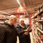 Amsterdam'da mülteci kampında yaşayan Suriyeli çift, iltica başvurularının sonucunu bekliyor