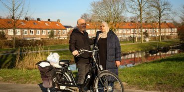 Amsterdam'da mülteci kampında yaşayan Suriyeli çift, iltica başvurularının sonucunu bekliyor