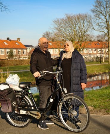 Amsterdam'da mülteci kampında yaşayan Suriyeli çift, iltica başvurularının sonucunu bekliyor