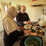 Amsterdam'da mülteci kampında yaşayan Suriyeli çift, iltica başvurularının sonucunu bekliyor