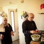 Amsterdam'da mülteci kampında yaşayan Suriyeli çift, iltica başvurularının sonucunu bekliyor