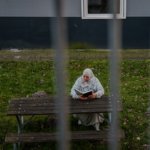 Amsterdam'da mülteci kampında yaşayan Suriyeli çift, iltica başvurularının sonucunu bekliyor