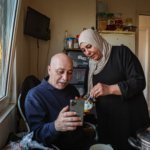 Amsterdam'da mülteci kampında yaşayan Suriyeli çift, iltica başvurularının sonucunu bekliyor