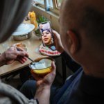 Amsterdam'da mülteci kampında yaşayan Suriyeli çift, iltica başvurularının sonucunu bekliyor