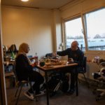 Amsterdam'da mülteci kampında yaşayan Suriyeli çift, iltica başvurularının sonucunu bekliyor