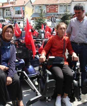 Gurbetçilerden Kayseri'deki engellilere 50 akülü araç ve 70 tekerlekli sandalye desteği