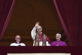 AA-20250508-37890686-37890684-VATIKANDA_YAPILAN_PAPALIK_SECIMINDE_ABDLI_KARDINAL_PREVOST_YENI_PAPA_SECILDI