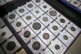 AA-20250514-37945809-37945804-BURSADA_TARIHI_ESER_NITELIGI_TASIYAN_1013_PARA_ELE_GECIRILDI